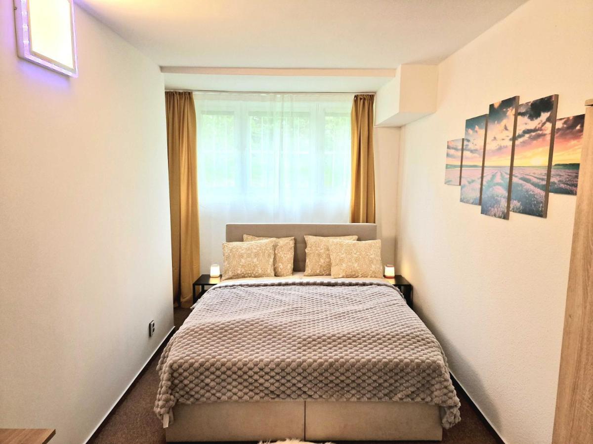 Wellness Gold Apartment With Private Sauna & Jacuzzi Прага Экстерьер фото